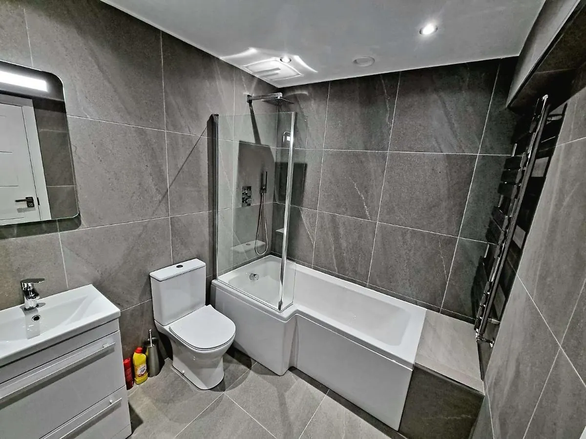 公寓 Lmk, Spacious 1 Bedroom Ground Floor Apartment, Ev Charger, Free Parking Wi-Fi, Great Location 贝尔法斯特