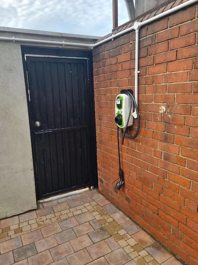 Lmk, Spacious 1 Bedroom Ground Floor Apartment, Ev Charger, Free Parking Wi-Fi, Great Location 贝尔法斯特 公寓