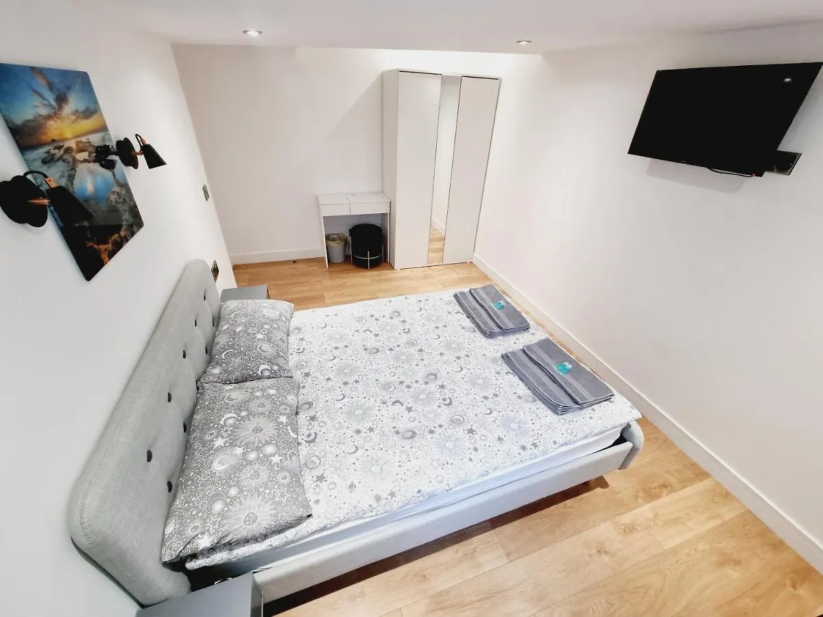 公寓 Lmk, Spacious 1 Bedroom Ground Floor Apartment, Ev Charger, Free Parking Wi-Fi, Great Location 贝尔法斯特