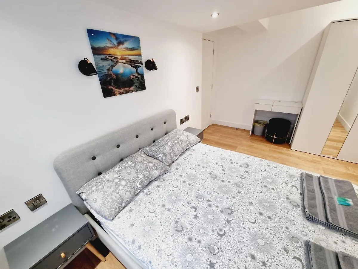 公寓 Lmk, Spacious 1 Bedroom Ground Floor Apartment, Ev Charger, Free Parking Wi-Fi, Great Location 贝尔法斯特